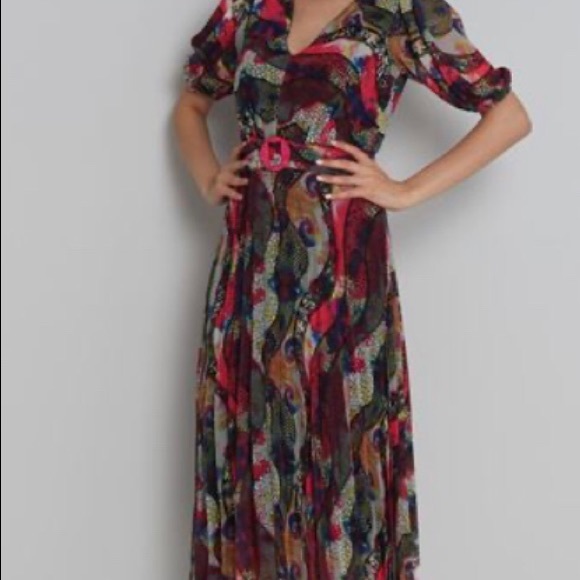 Dresses - Picture 1 of 4